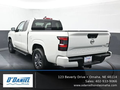 Used 2025 Nissan Frontier SV w/ SV Convenience Package AWD/4WD image 4