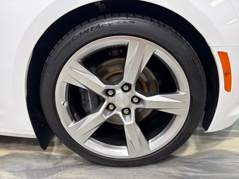 Used 2018 Chevrolet Camaro SS image 31