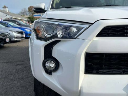 Used 2016 Toyota 4Runner SR5 Premium image 2