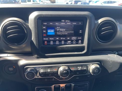 Used 2021 Jeep Gladiator Sport AWD/4WD image 7