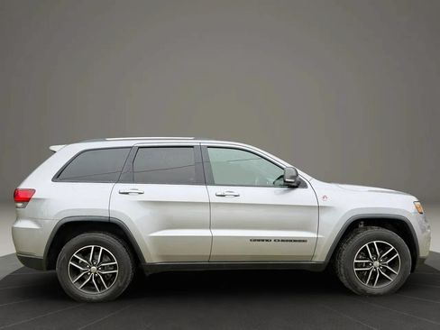 Used 2017 Jeep Grand Cherokee Trailhawk AWD/4WD image 6