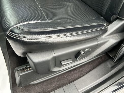 Used 2017 Ford F150 Lariat w/ Trailer Tow Package image 23