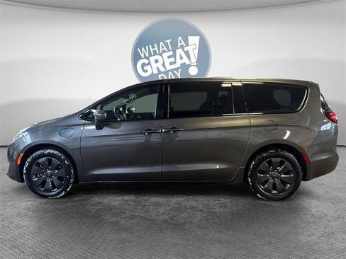 Used 2020 Chrysler Pacifica Touring w/ S Appearance Package image 7