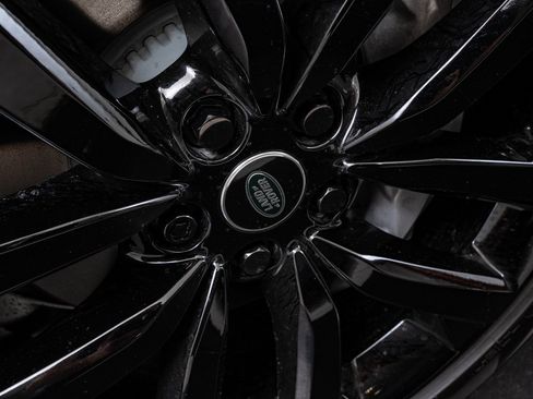 New 2026 Land Rover Discovery S image 8