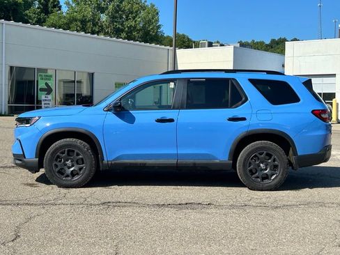 Used 2025 Honda Pilot TrailSport image 5
