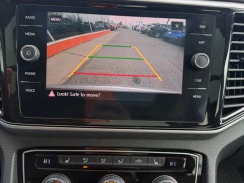 Used 2020 Volkswagen Atlas Cross Sport SEL image 24