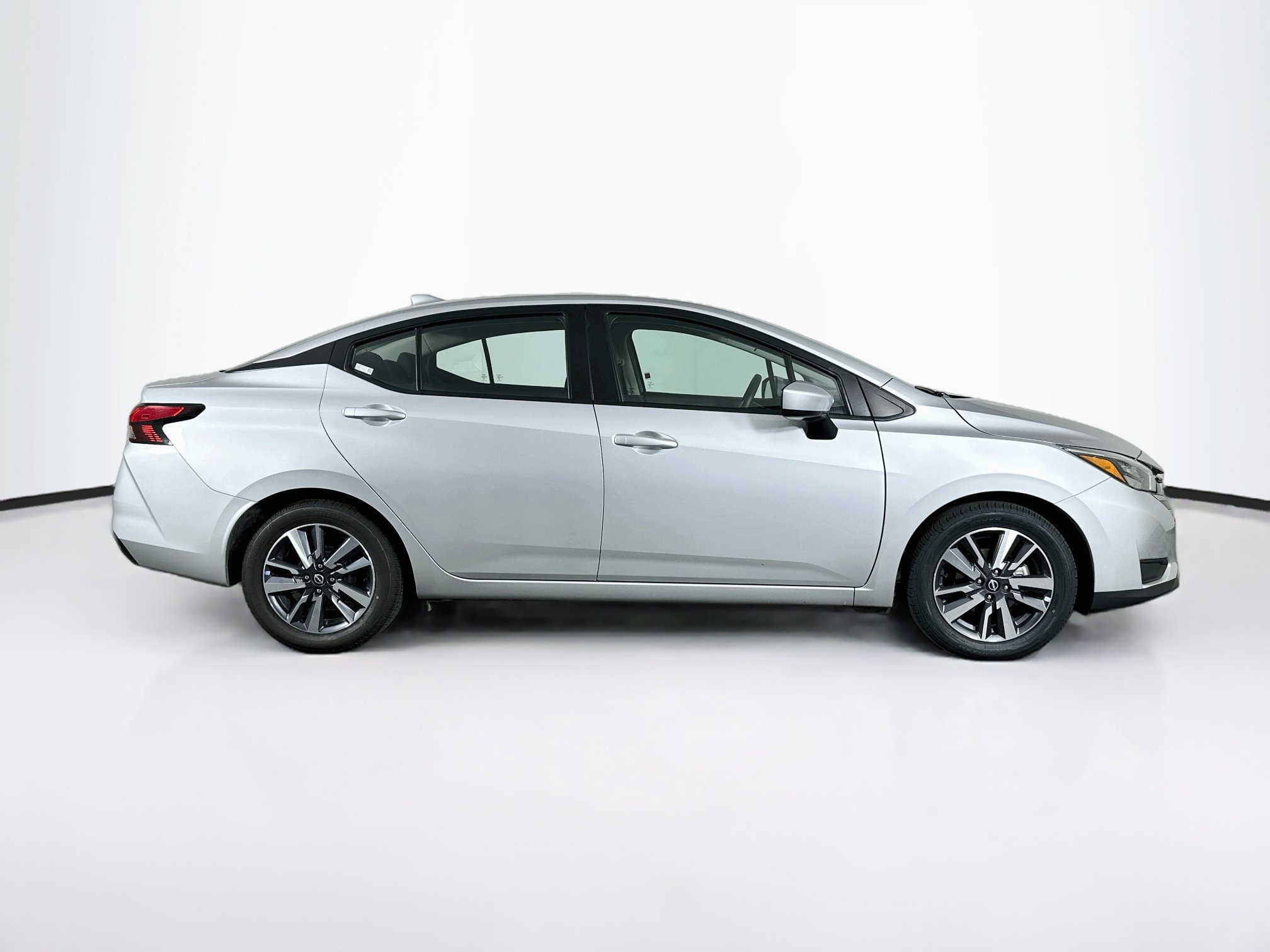Used 2025 Nissan Versa SV FWD image 10