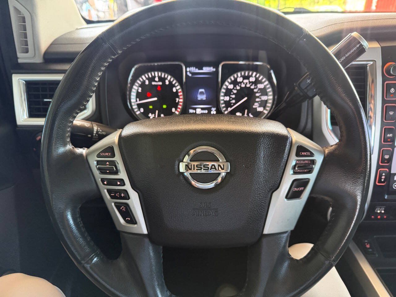 Used 2017 Nissan Titan SV AWD/4WD image 13