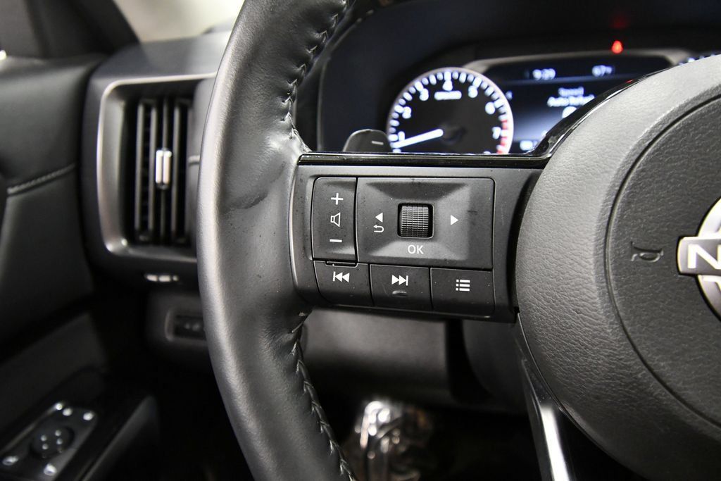 Used 2024 Nissan Pathfinder SL AWD/4WD image 21
