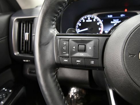 Used 2024 Nissan Pathfinder SL AWD/4WD image 21