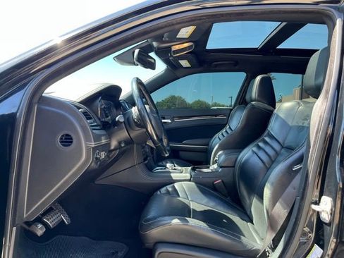 Used 2023 Chrysler 300 C RWD image 12