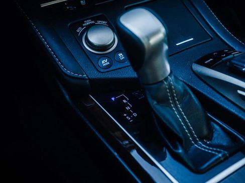 Used 2017 Lexus ES 300h w/ Luxury Package image 20