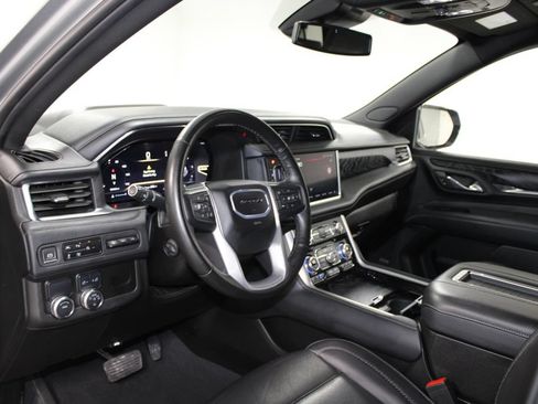 Used 2024 GMC Yukon XL Denali RWD image 26