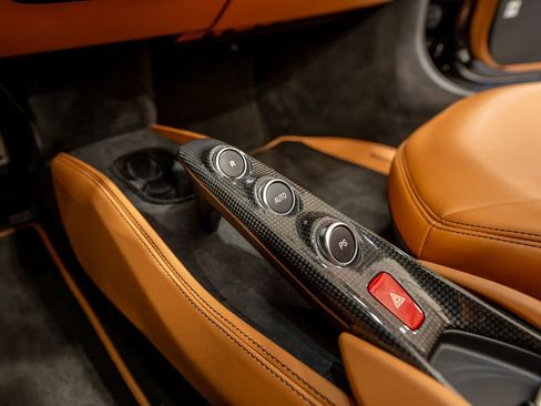 Used 2021 Ferrari F8 Tributo image 29