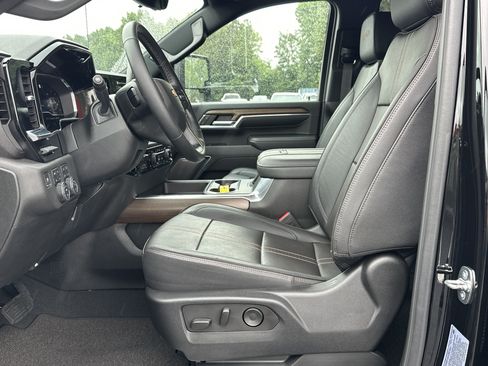 Used 2024 Chevrolet Silverado 2500 High Country w/ High Country Premium Package AWD/4WD image 9