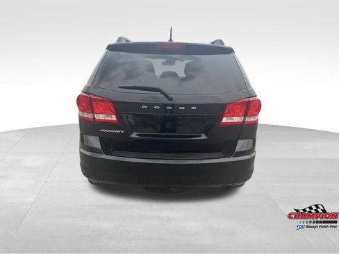 Used 2019 Dodge Journey SE FWD image 4