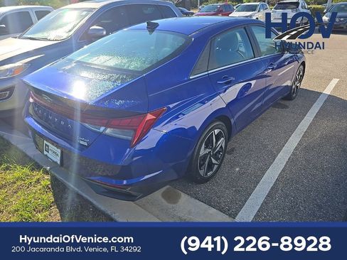 Certified 2023 Hyundai Elantra Limited w/ Preferred Accessory Package image 9