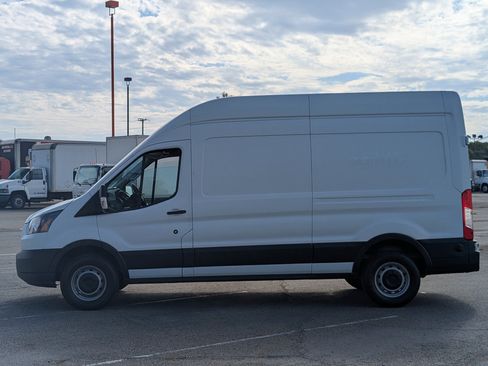 Used 2018 Ford Transit 250 148 High Roof image 4