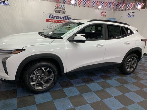 New 2026 Chevrolet Trax LT image 2