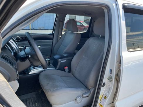Used 2014 Toyota Tacoma PreRunner w/ SR5 Package RWD image 22
