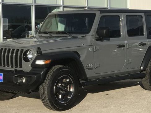 Used 2019 Jeep Wrangler Unlimited Sport S image 3