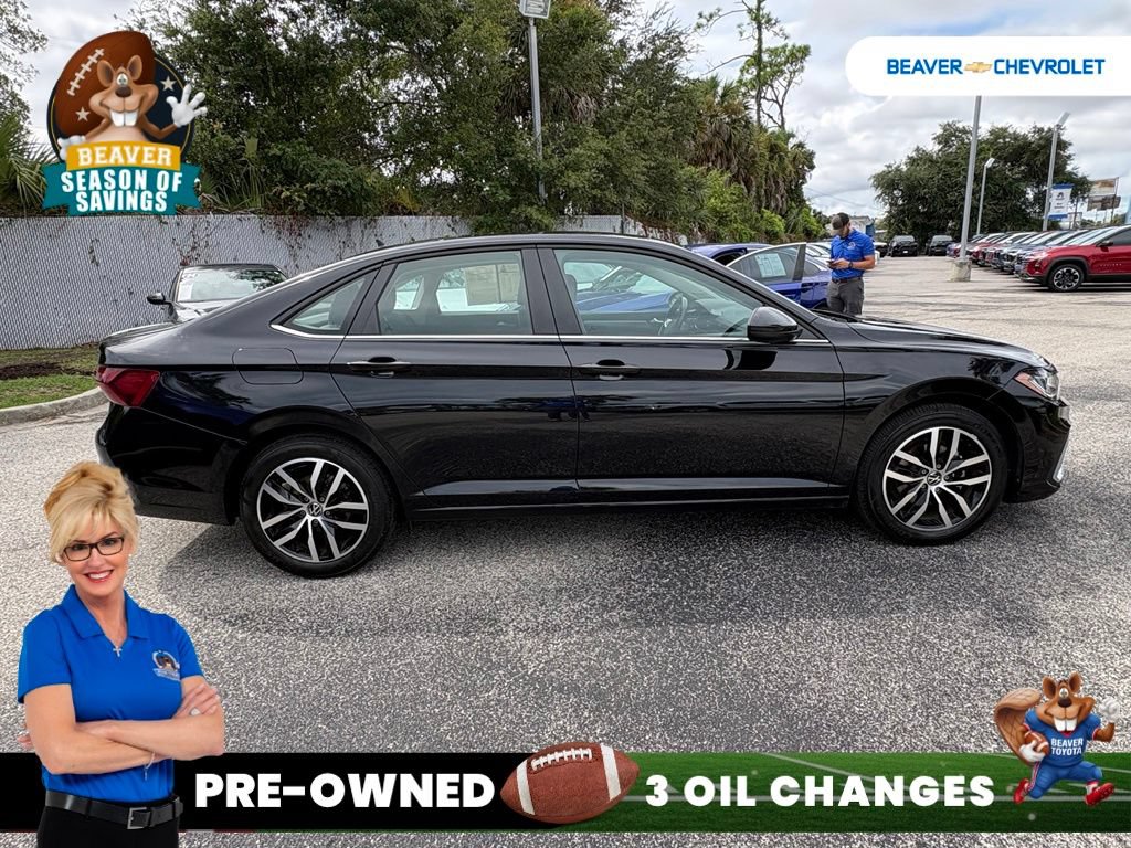 Used 2025 Volkswagen Jetta SE FWD image 8