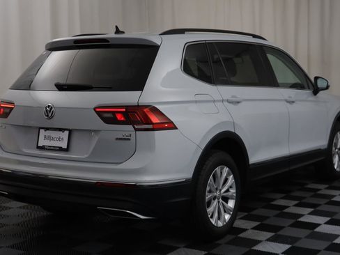 Used 2018 Volkswagen Tiguan SE w/ Panoramic Sunroof Package image 16