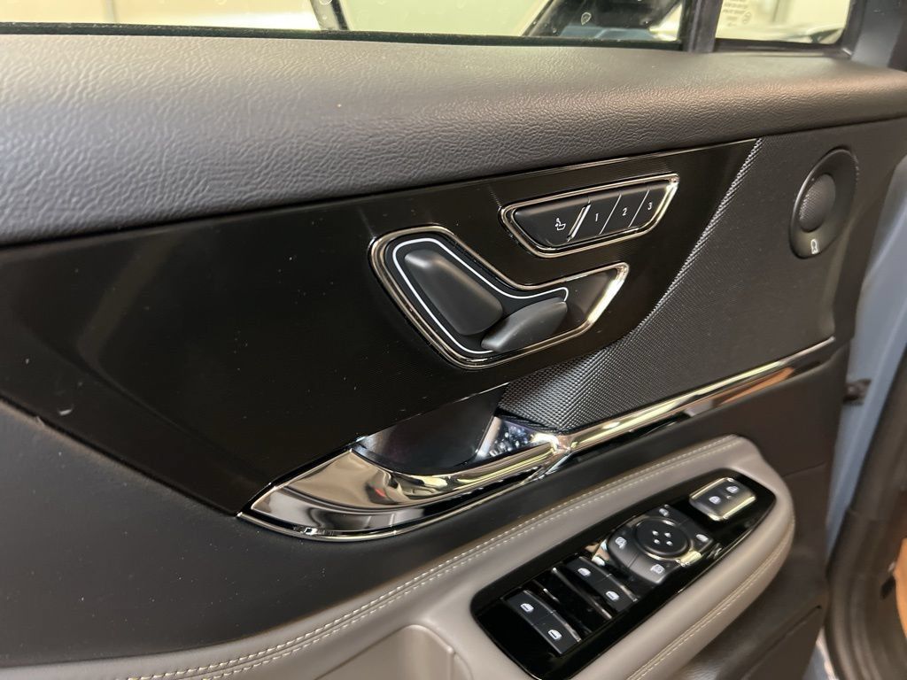 New 2025 Lincoln Corsair Grand Touring w/ Equipment Group 302A AWD/4WD image 26