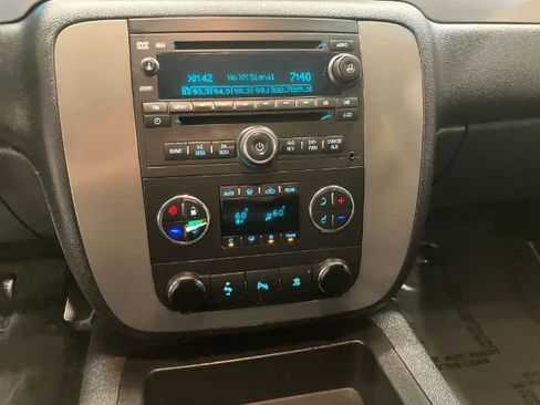 Used 2010 Chevrolet Tahoe LT w/ Luxury Package AWD/4WD image 32