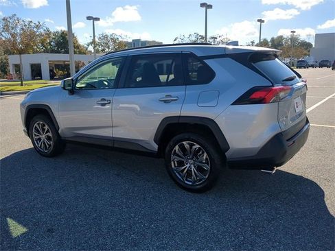 Certified 2022 Toyota RAV4 XLE Premium image 6