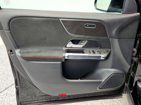 Used 2022 Mercedes-Benz GLB 250 GLB 250 SUV w/ AMG Line Packag image 11