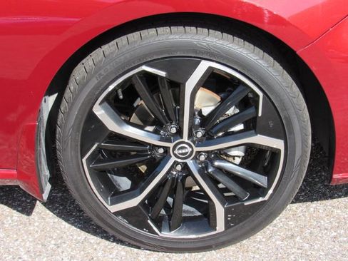 Used 2024 Nissan Altima 2.5 SR w/ SR Premium Package FWD image 8