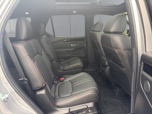 Used 2025 Honda Pilot TrailSport image 40