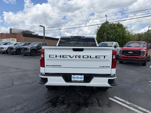 Used 2021 Chevrolet Silverado 1500 Custom w/ LPO, Dark Essentials Package AWD/4WD image 5