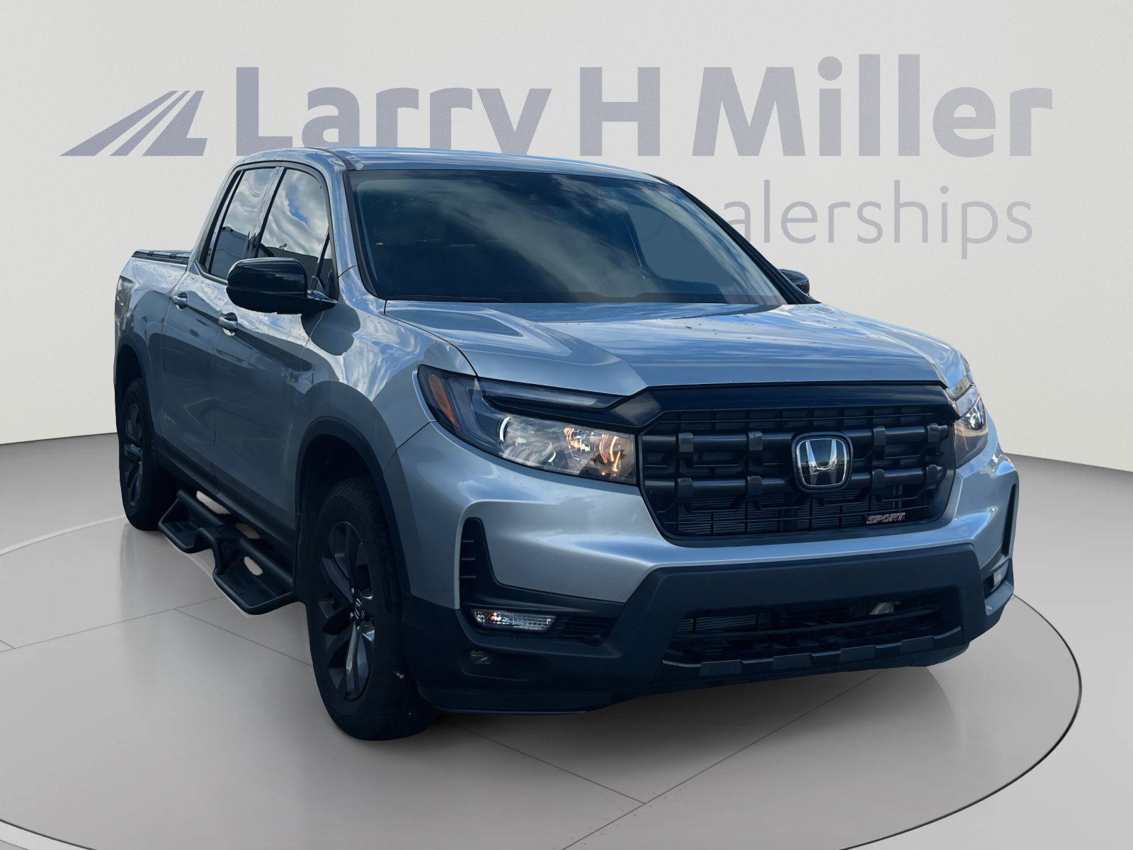Used 2025 Honda Ridgeline Sport image 8
