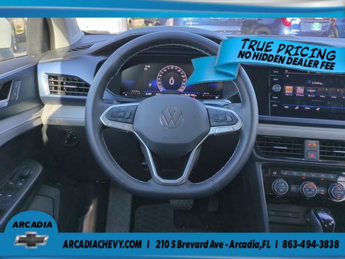Used 2024 Volkswagen Taos SE FWD image 16