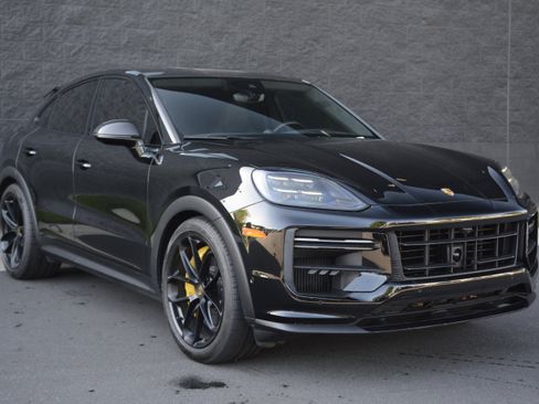 Used 2024 Porsche Cayenne Turbo GT image 9