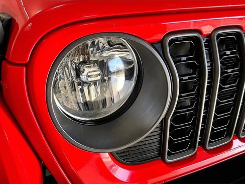 Used 2024 Jeep Wrangler Unlimited w/ Convenience Group image 30