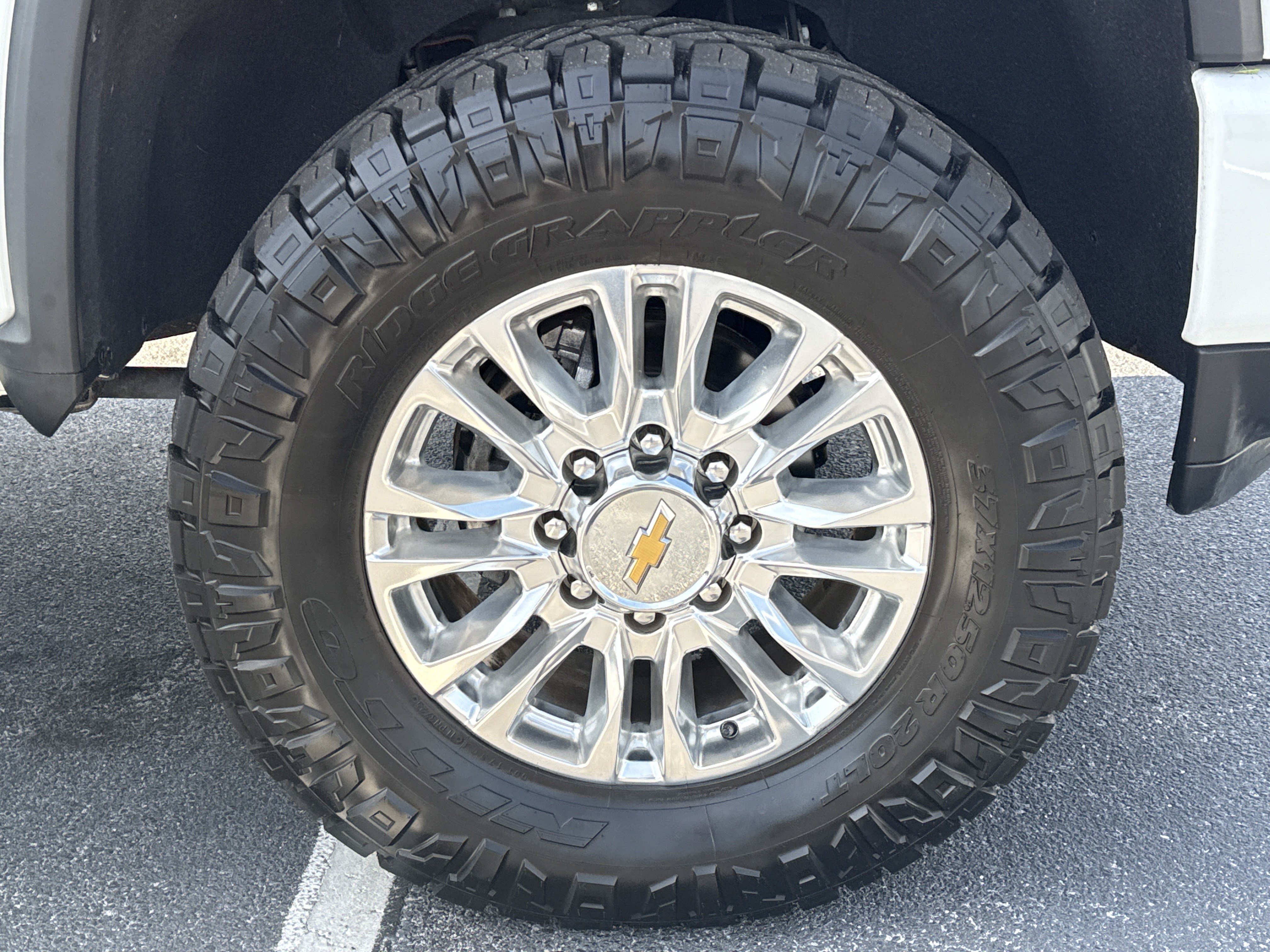 Used 2023 Chevrolet Silverado 2500 High Country w/ Technology Package AWD/4WD image 12