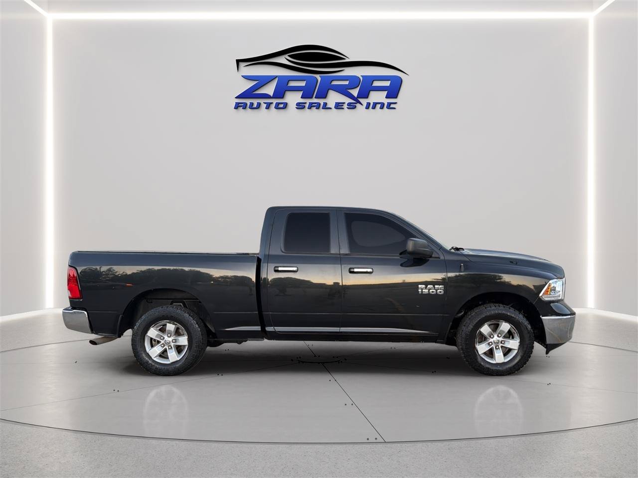 Used 2017 RAM 1500 Classic SLT AWD/4WD image 8