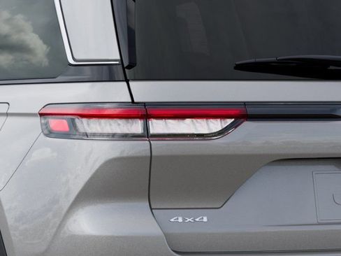 New 2025 Jeep Grand Cherokee Limited w/ MOPAR Finishing Package image 9