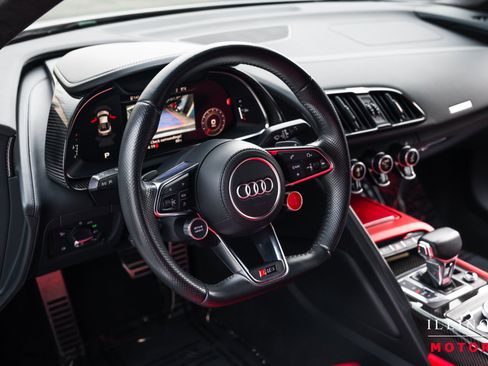 Used 2018 Audi R8 V10 w/ Premium Package RWD image 22