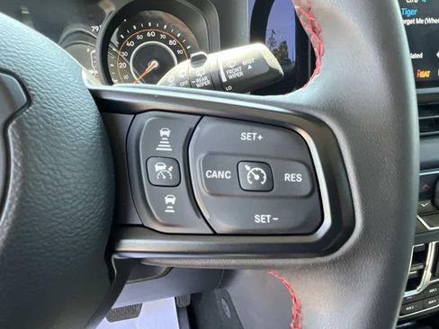 Used 2024 Jeep Wrangler Unlimited Rubicon AWD/4WD image 28