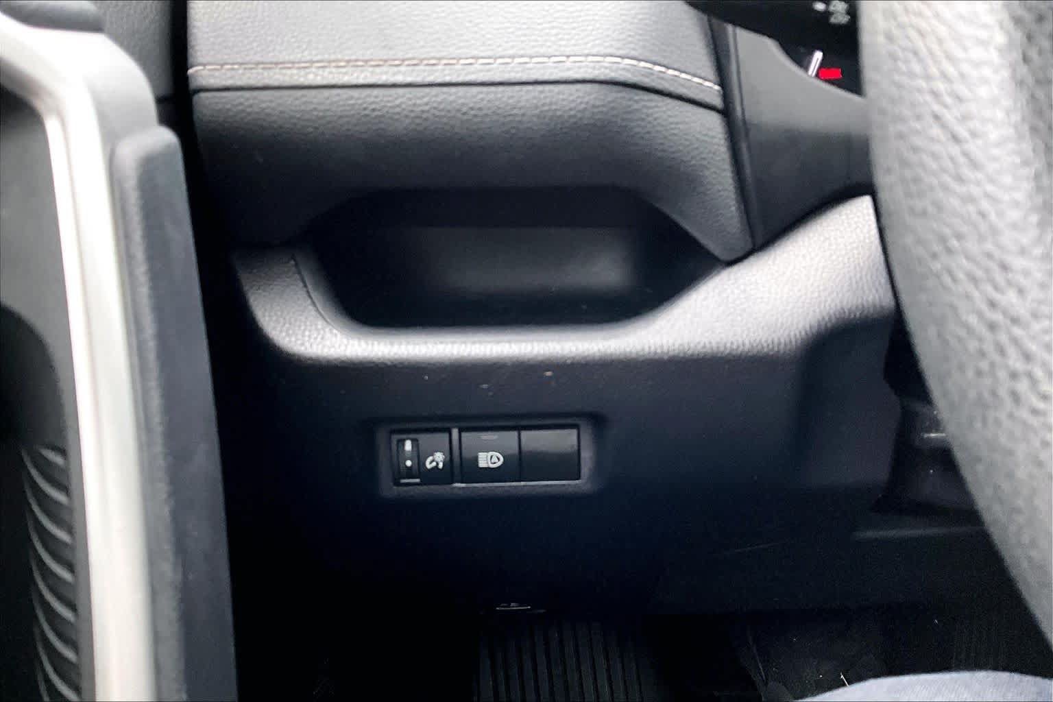 Certified 2025 Toyota RAV4 XLE AWD/4WD image 35