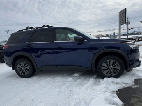 Used 2022 Nissan Pathfinder SV image 9