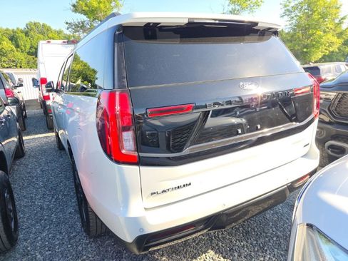 Used 2025 Ford Expedition Max Platinum w/ Stealth Performance Package AWD/4WD image 5