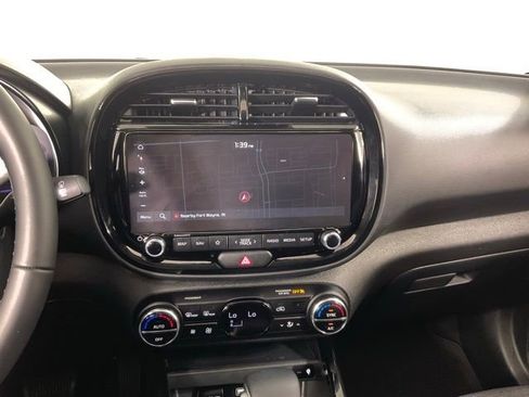 Used 2025 Kia Soul EX FWD image 16