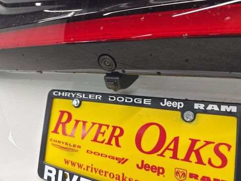 New 2026 Chrysler Pacifica Select image 7