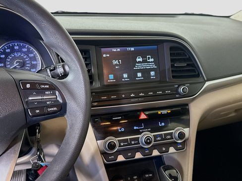 Used 2020 Hyundai Elantra SEL image 18