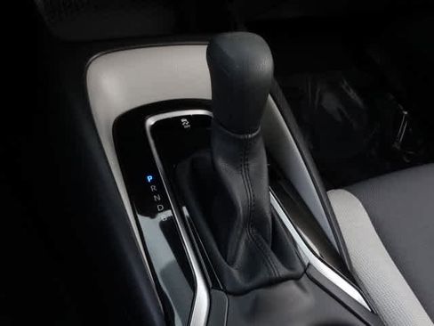 Used 2025 Toyota Corolla LE image 33